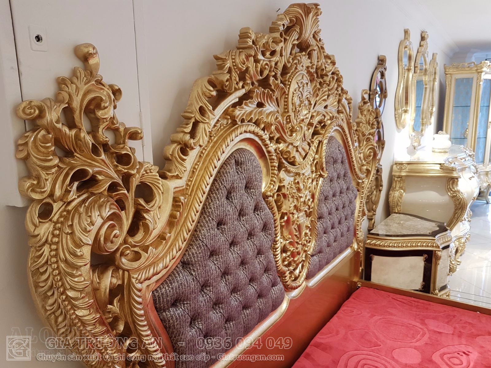 Đầu giường ngủ cổ điển dát vàng