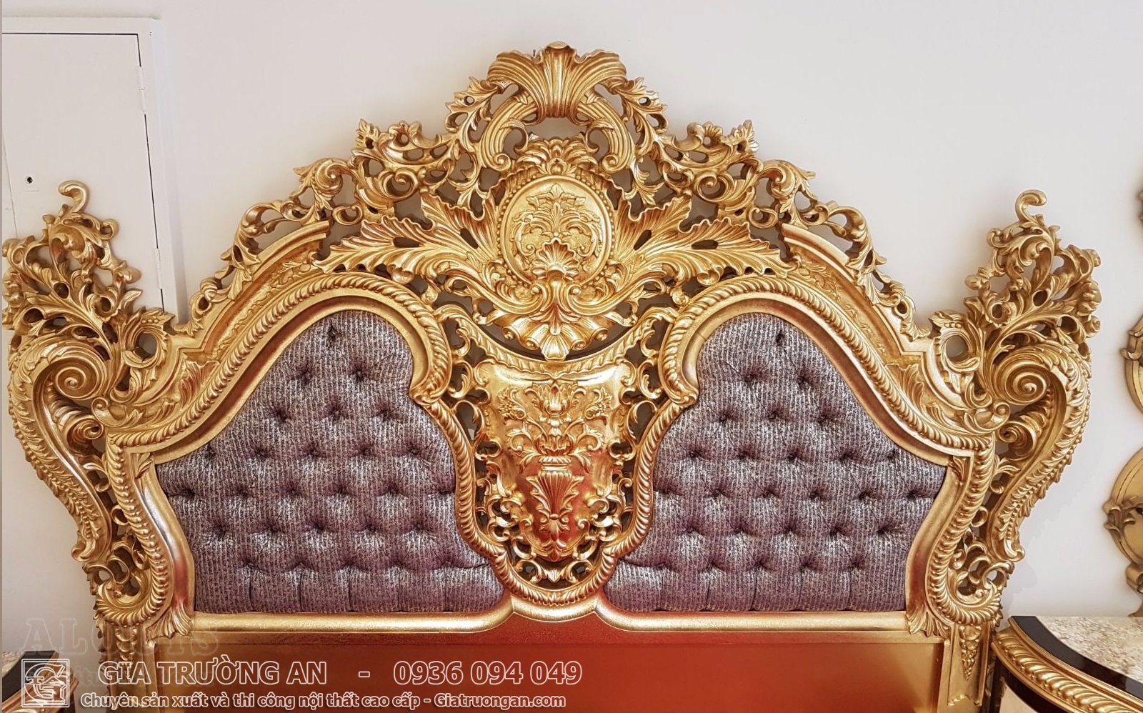 Đầu giường ngủ cổ điển dát vàng