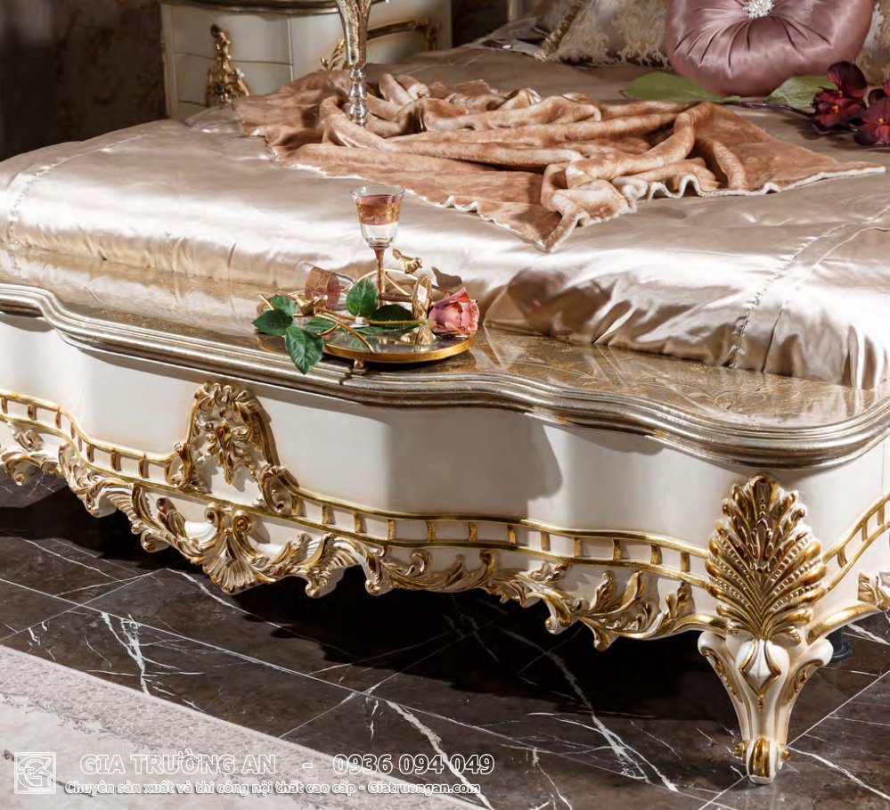 Giường ngủ cổ điển dát vàng cao cấp