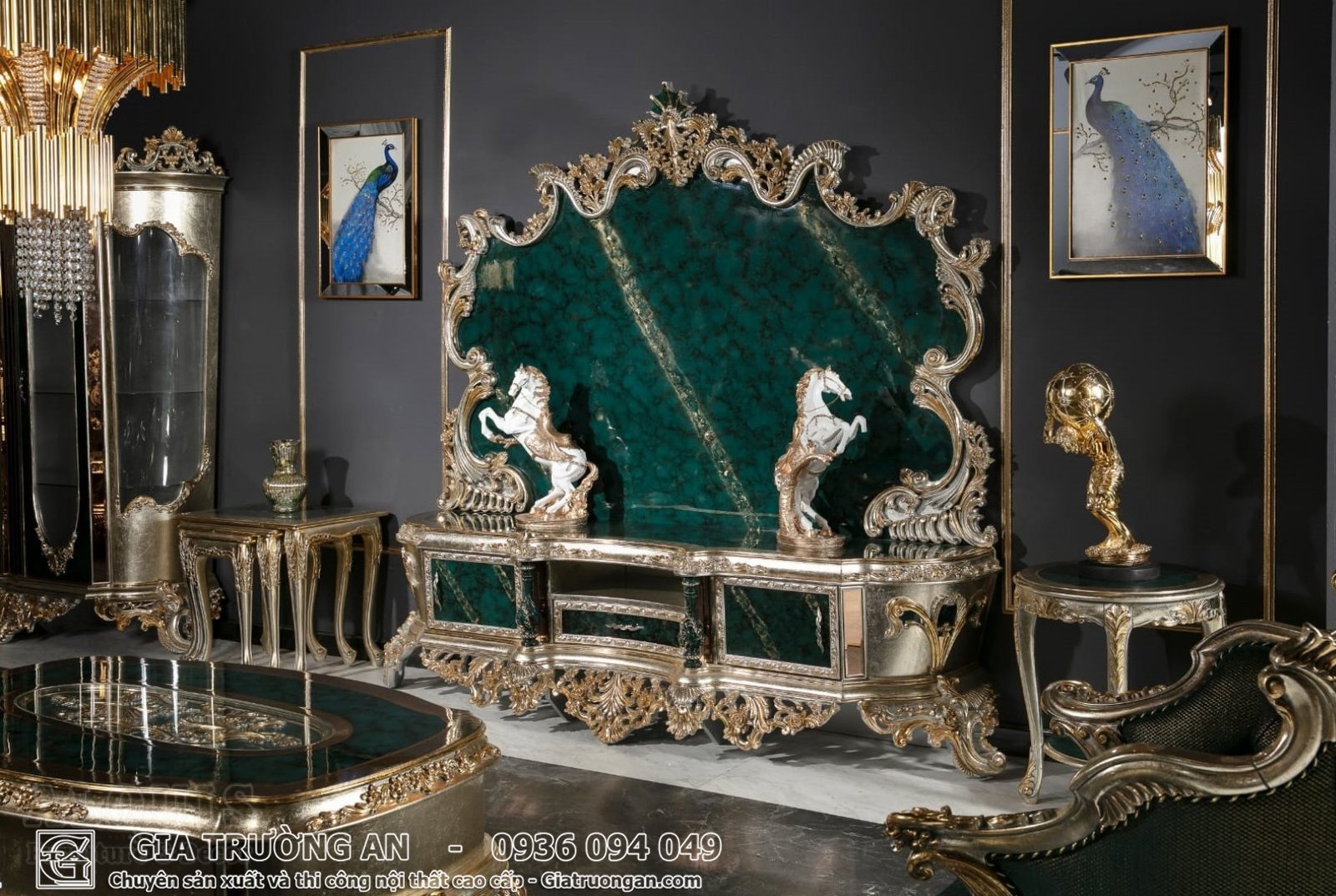 Sofa cổ điển dát vàng phòng khách sang trọng