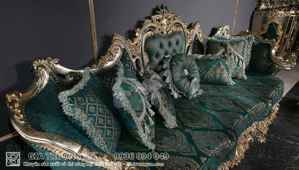 Sofa cổ điển dát vàng phòng khách sang trọng