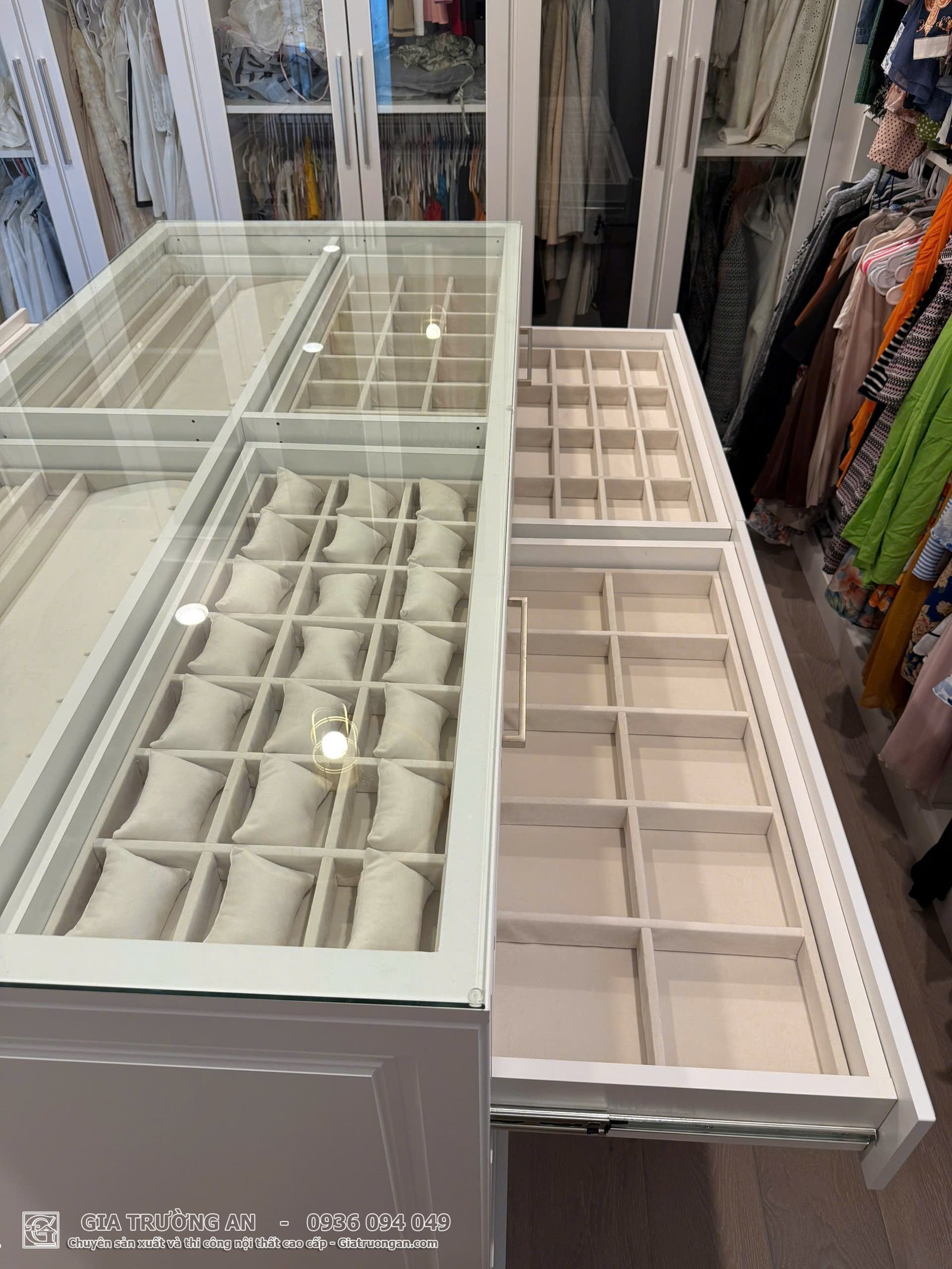 Phụ kiện trang sức, khay trang sức phòng thay đồ