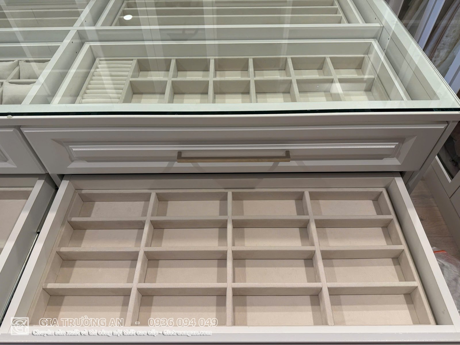 Phụ kiện trang sức, khay trang sức phòng thay đồ