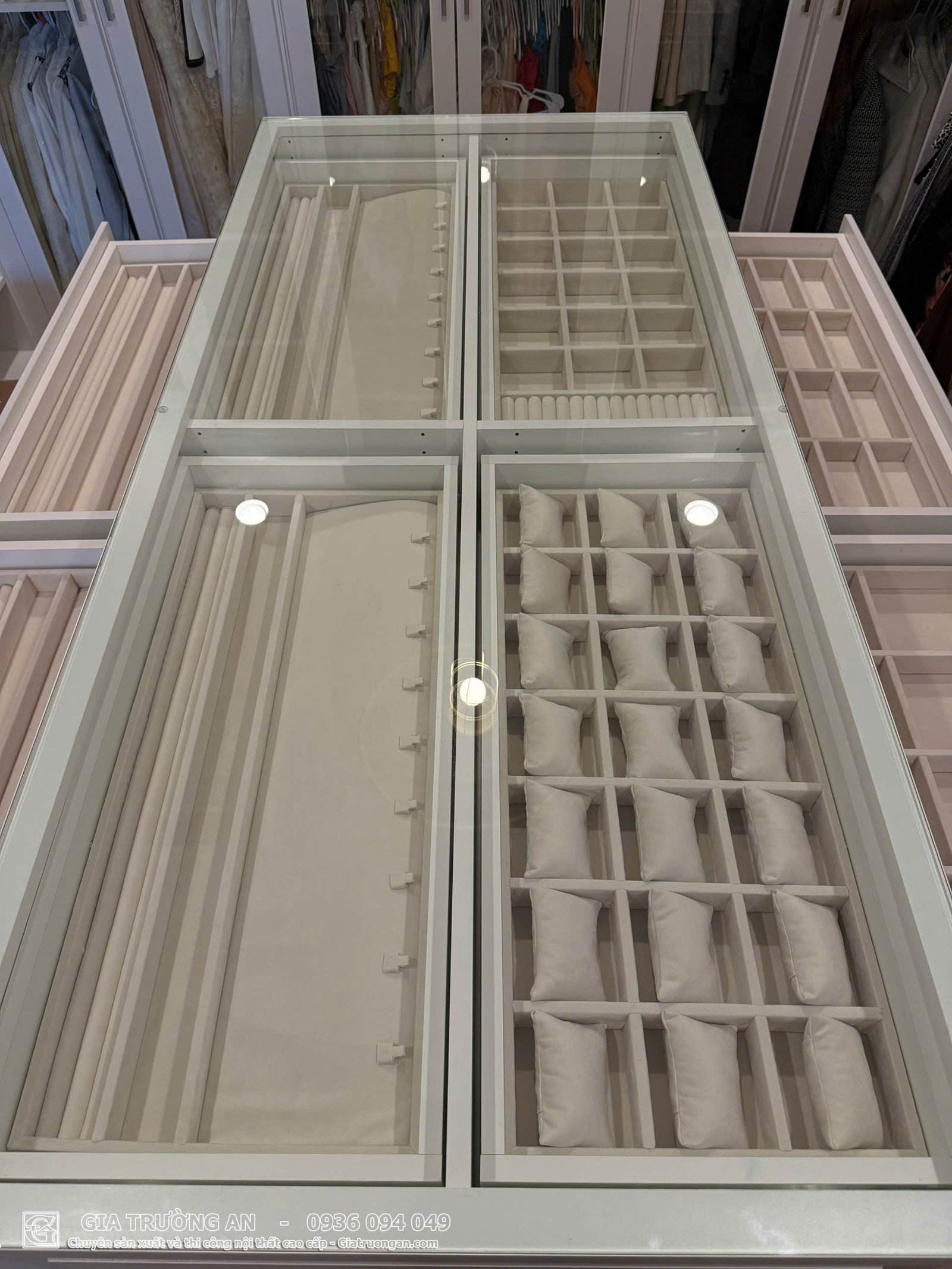 Phụ kiện trang sức, khay trang sức phòng thay đồ