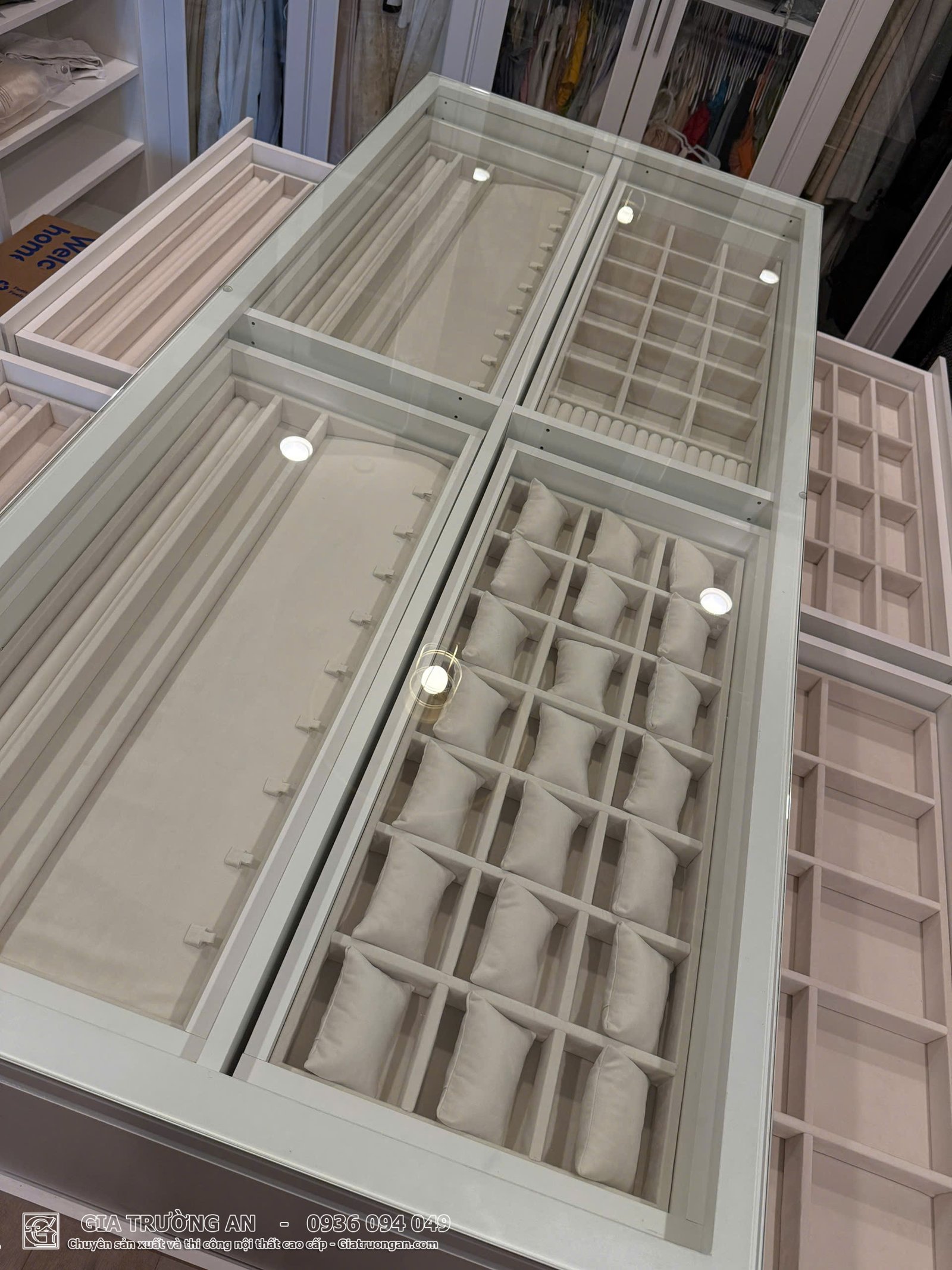 Phụ kiện trang sức, khay trang sức phòng thay đồ