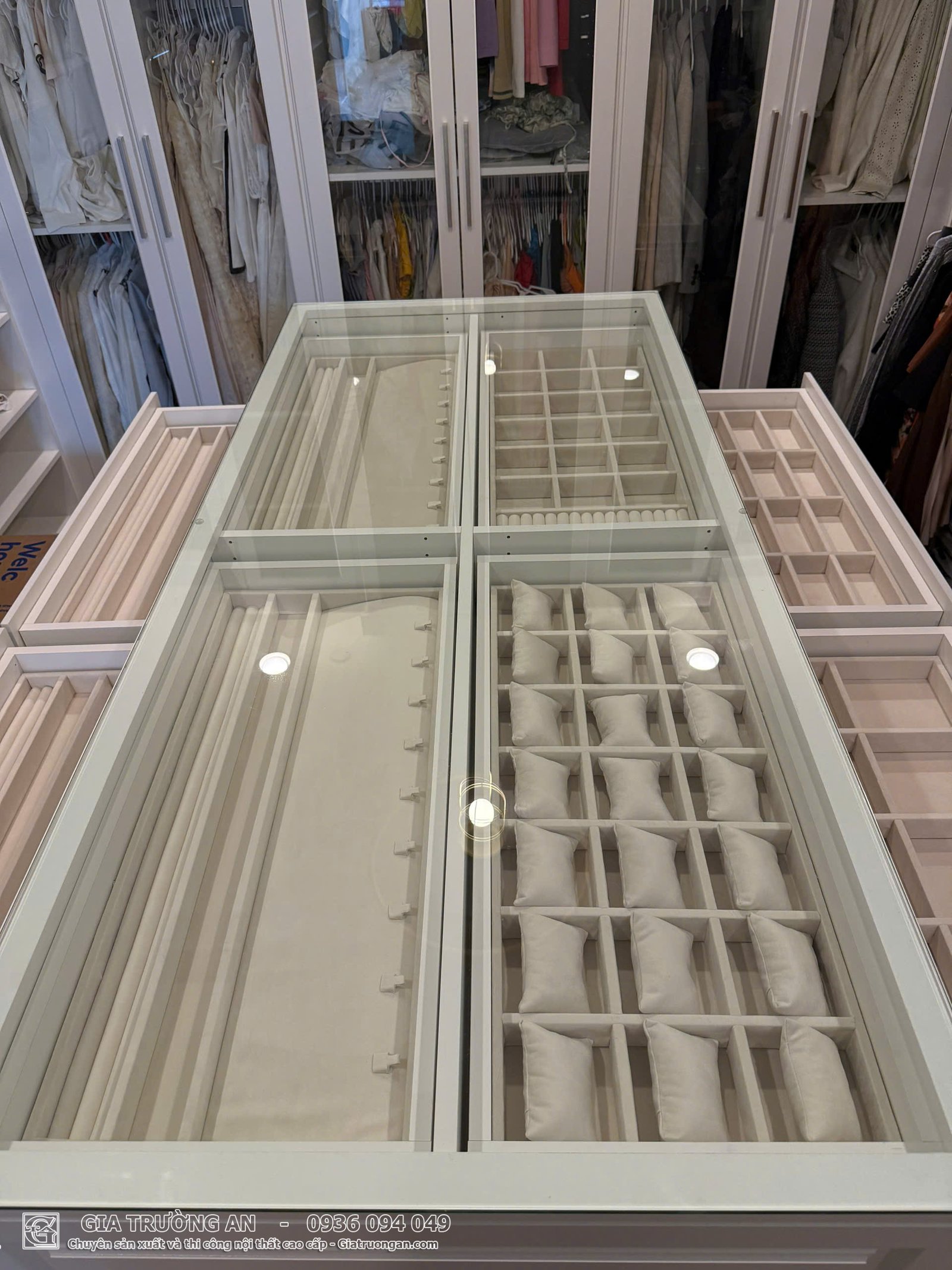 Phụ kiện trang sức, khay trang sức phòng thay đồ