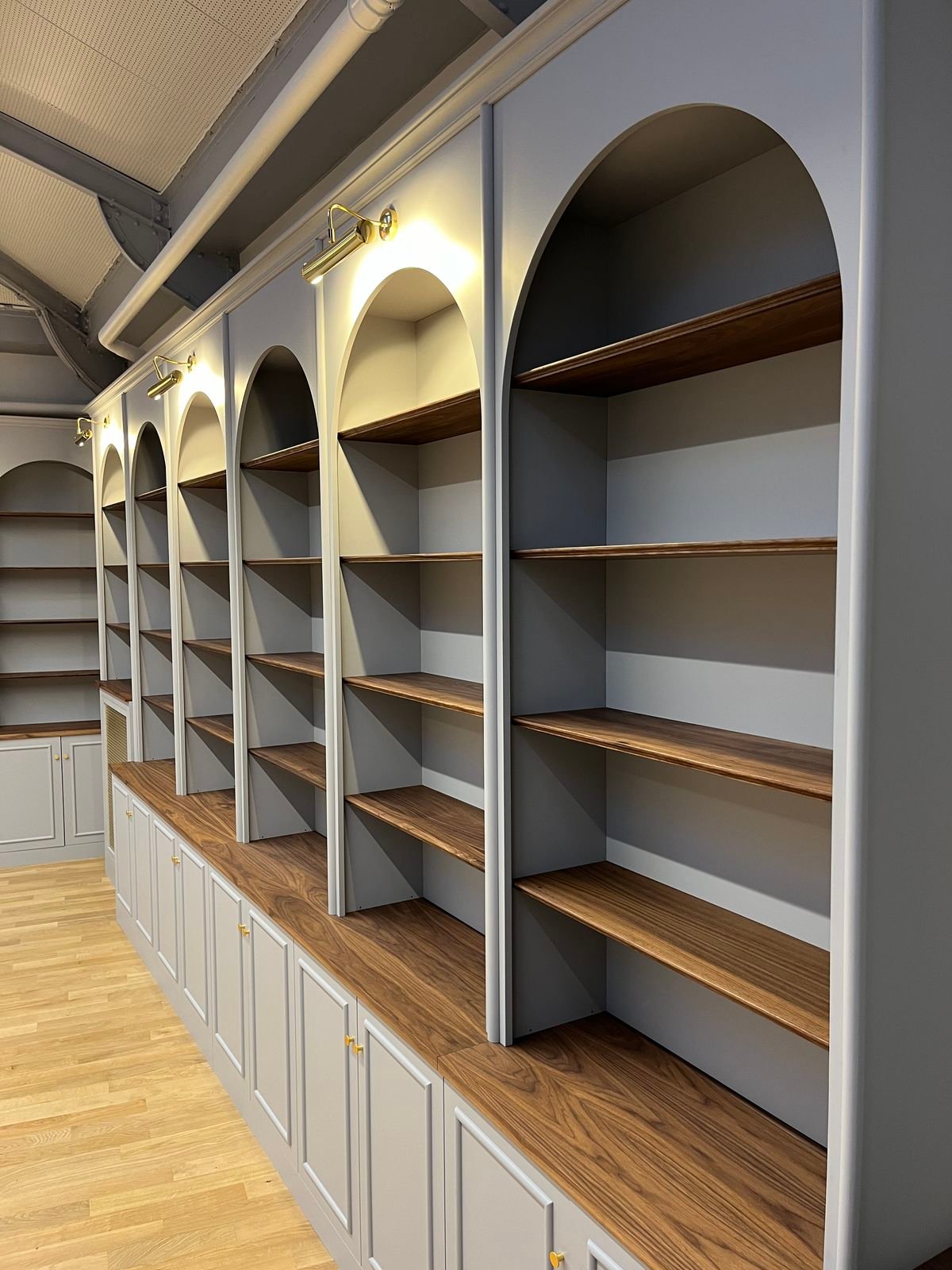 XU HƯỚNG KỆ TRƯNG BÀY GỖ CAO CẤP HIỆN NAY TRONG CÁC CHUỖI SIÊU THỊ BÁN LẺ - Gia Trường An