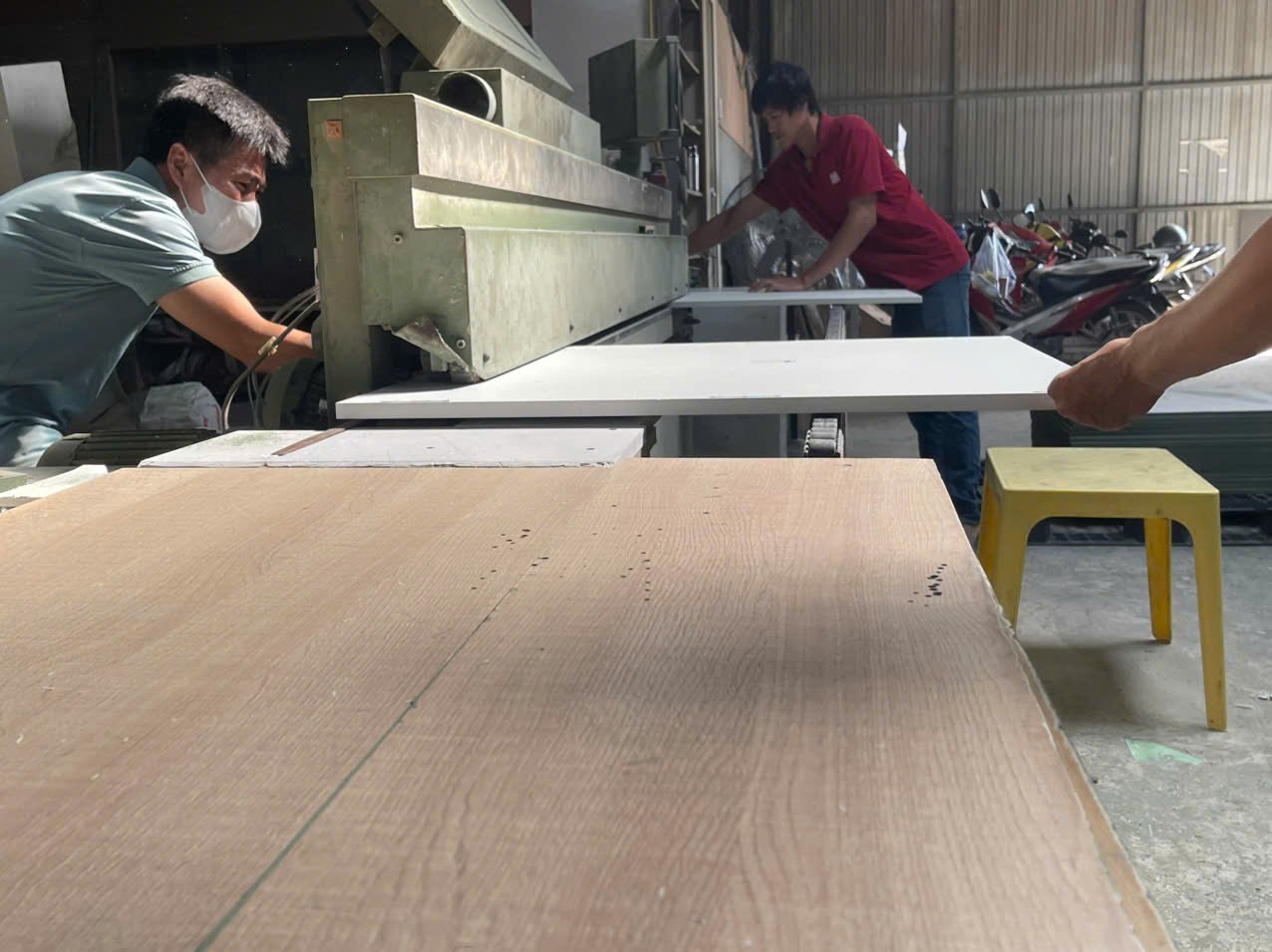 XƯỞNG GIA CÔNG GỖ CÔNG NGHIỆP THEO YÊU CẦU LÀ GÌ? - Gia Trường An